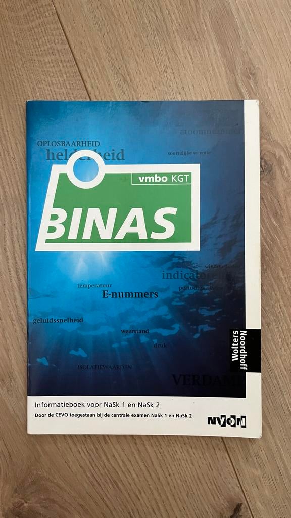 Binas vmbo kgt - Informatieboek voor NaSk 1 en NaSk 2, Ophalen of Verzenden, Zo goed als nieuw, VMBO, Scheikunde