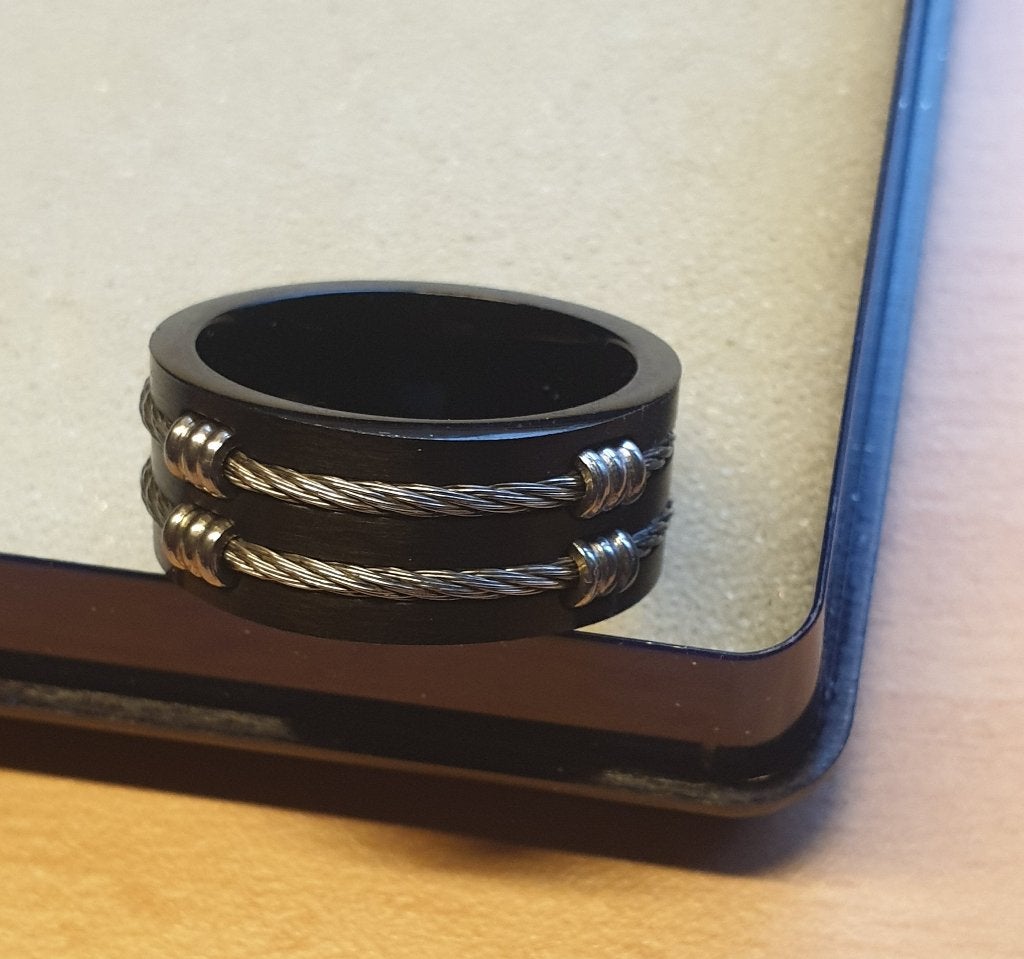 stoere zwarte/black titanium heren ring 10mm, Overige materialen, Overige kleuren, Verzenden, Zo goed als nieuw