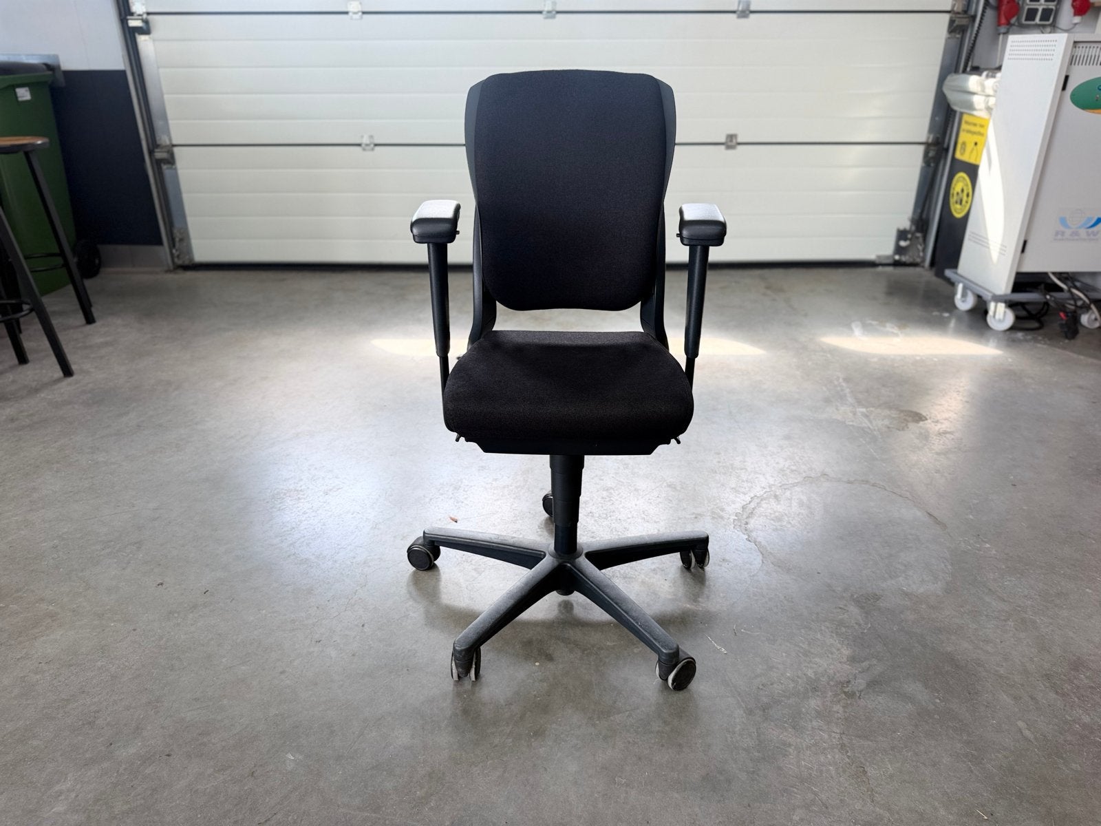 Ahrend 230 Bureaustoel - Hoge Rug - ZGAN Zwarte Stoffering, Ophalen, Gebruikt, Zwart, Bureaustoel
