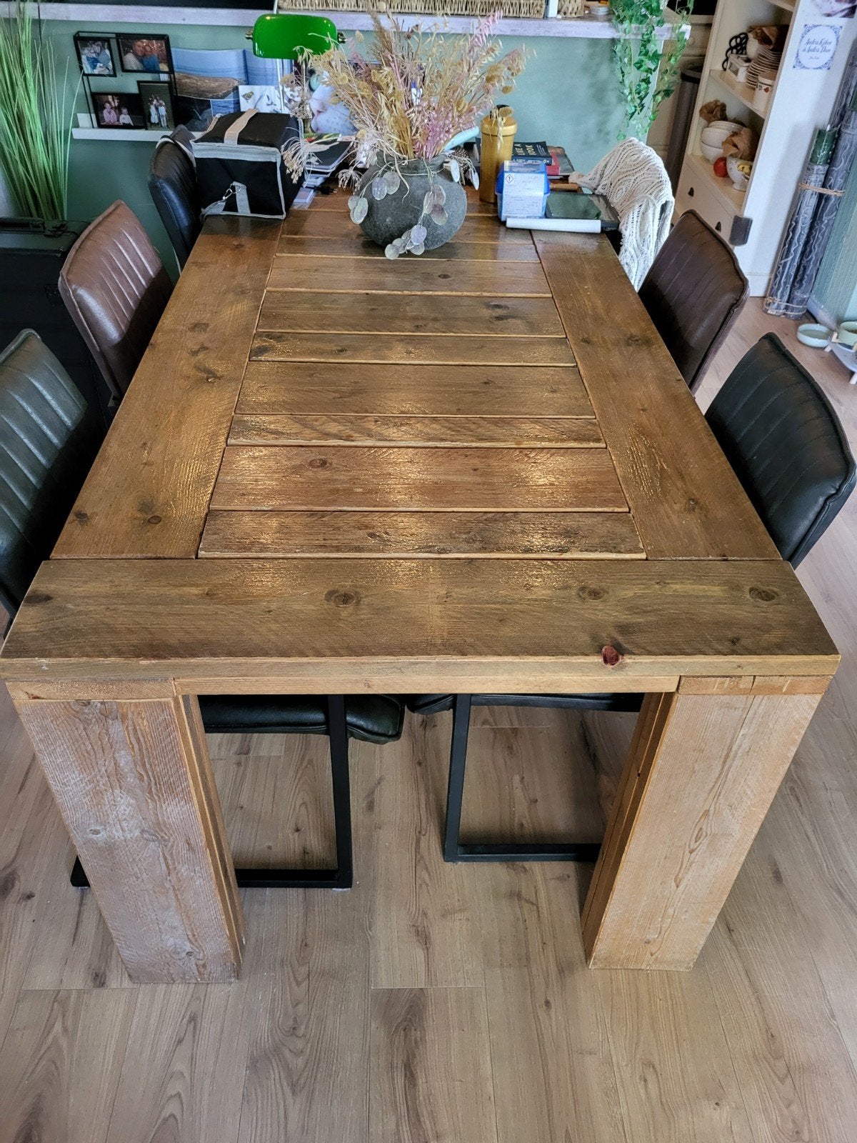 Robuuste eettafel te koop, Huis en Inrichting, Ophalen, 4 tot 6 stoelen