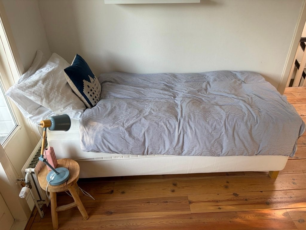 Ikea 1p bed met lattenbodem 90x200cm - zo goed als nieuw, Huis en Inrichting, Slaapkamer | Bedden, Ophalen, 90 cm, Eenpersoons