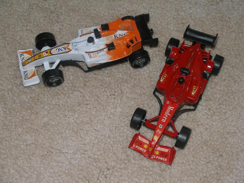 2 race auto's die zelf kunnen rijden, Kinderen en Baby's, Speelgoed | Overig, Zo goed als nieuw, Jongen of Meisje, Ophalen of Verzenden