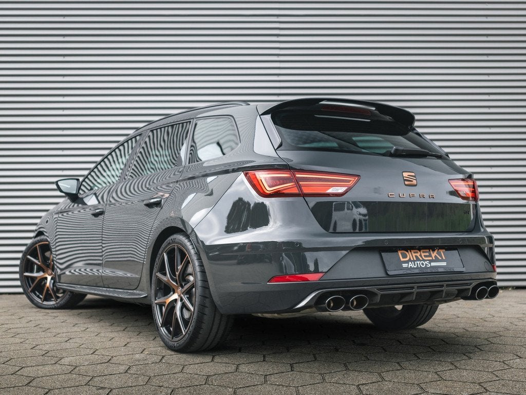 SEAT Leon ST 2.0 TSI CUPRA R 4DRIVE BLACKNESS GREY CARBON, Auto's, Seat, Automaat, Gebruikt, Zwart, 4 cilinders