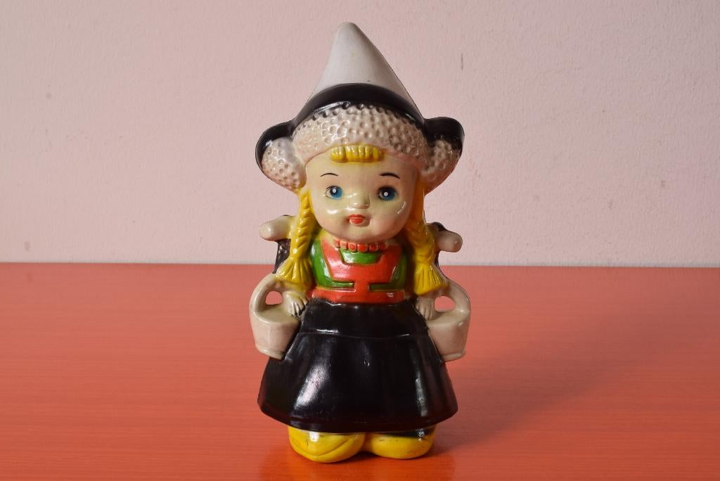 Retro vintage antieke kunststof spaarpot - Melkmeisje, Ophalen of Verzenden, Gebruikt, Kunststof, Overige thema's