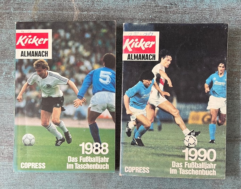 Kicker Almanak voetbal. 1988 & 1990., Ophalen of Verzenden, Zo goed als nieuw, Balsport