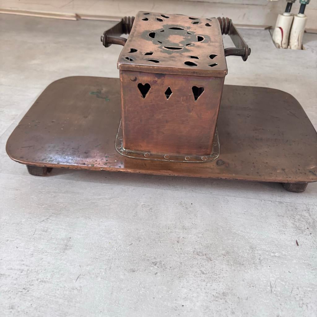 Koperen voetenstoof met houten handvatten, Ophalen