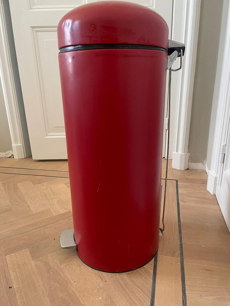 Brabantia 30 liter. Donkerrood., Ophalen, Gebruikt, 50 tot 75 cm, 20 tot 30 liter