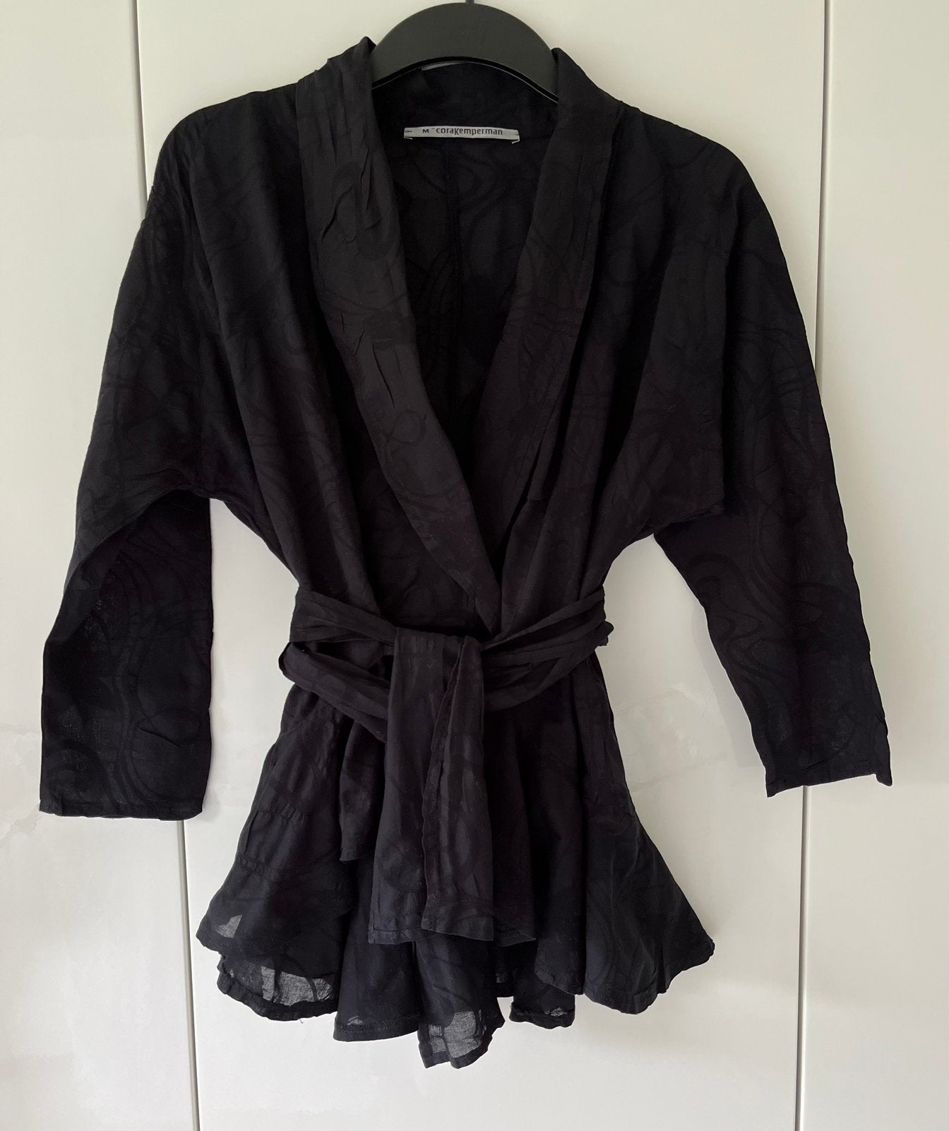 Prachtige zwarte overslagblouse Cora Kemperman, maat M, Ophalen of Verzenden, Zo goed als nieuw, Maat 38/40 (M), Zwart