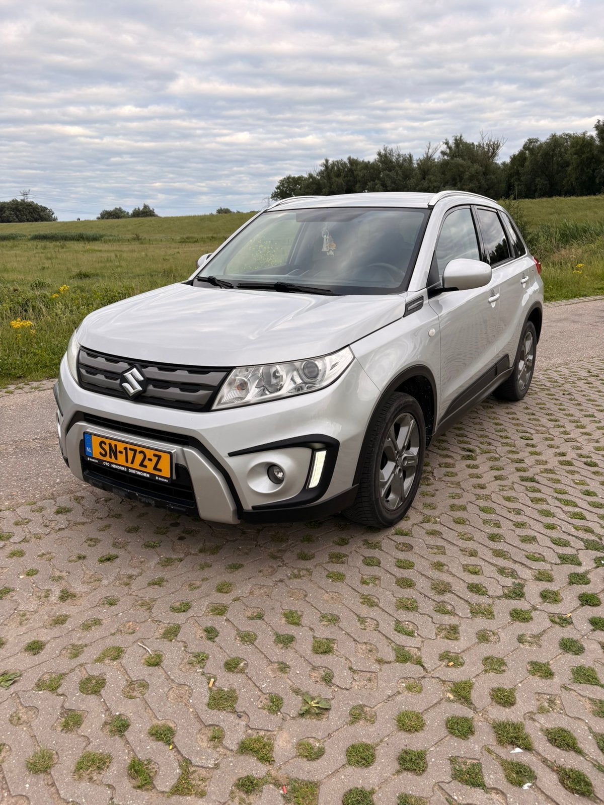 Suzuki Vitara 1.6 VVT 120pk 2WD 2015 Grijs, Voorwielaandrijving, Stof, 40 €/maand, Zwart
