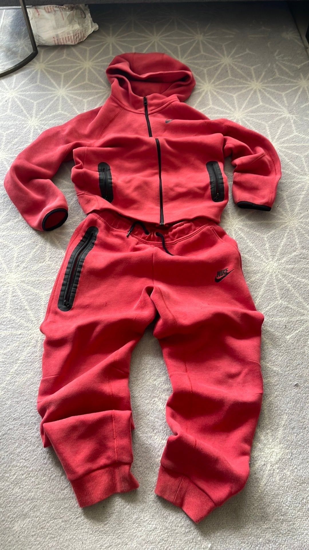Nike tech fleece rood kind 147-158 cm, Ophalen of Verzenden, Zo goed als nieuw, Maat 34 (XS) of kleiner, Rood