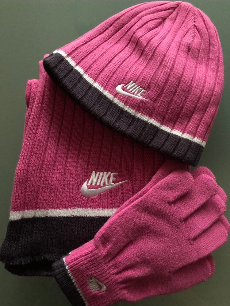 NIKE setje. Muts, sjaal 21x150cm en handschoenen. Nieuw!!, Kinderen en Baby's, Kinderkleding | Mutsen, Sjaals en Handschoenen