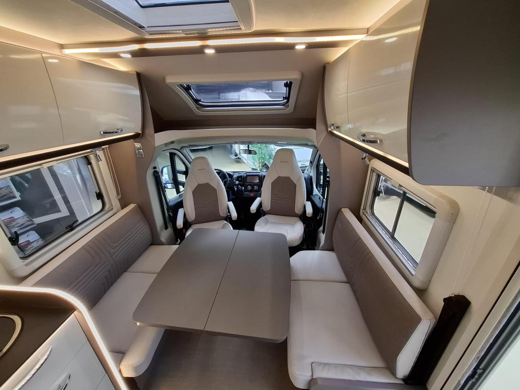 2020 Bürstner Lyseo 727G 140PK Enkele Bedden Solar, Caravans en Kamperen, Campers, Fiat, 7 tot 8 meter, Bedrijf, Bürstner