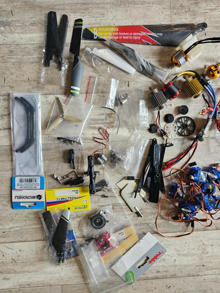 Lotje heli spulletjes regelaars brushless motoren ed, Hobby en Vrije tijd, Modelbouw | Radiografisch | Helikopters en Quadcopters