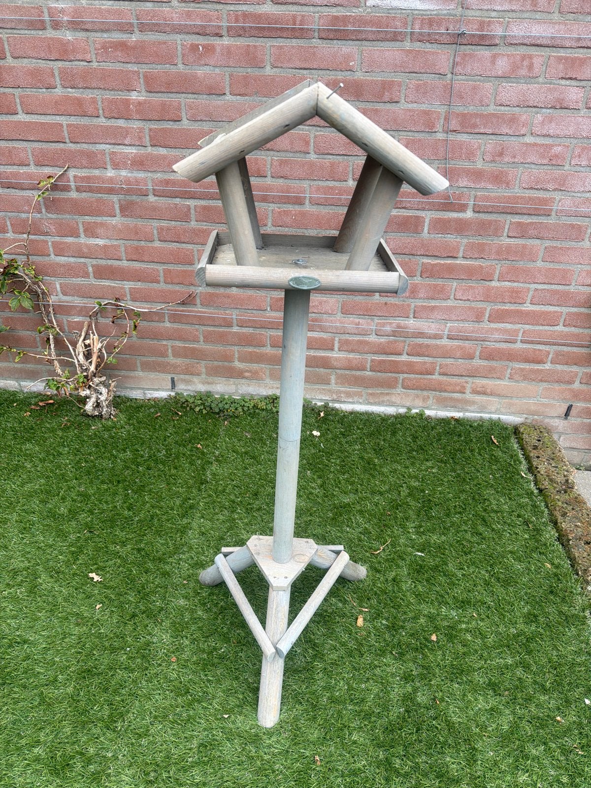 Houten vogelhuisje op paal - Voederhuisje voor vogels, Ophalen, Gebruikt