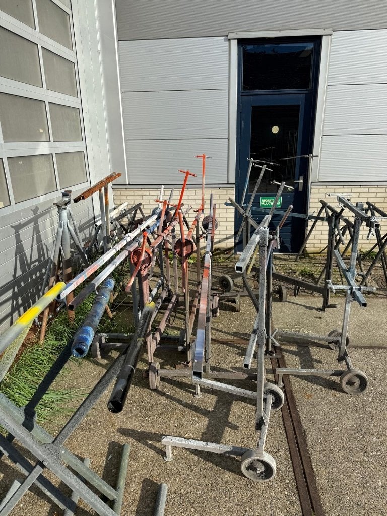 Spuitstandaards en werkplaatsmateriaal, Ophalen, Onbekend, Onbekend, Onbekend