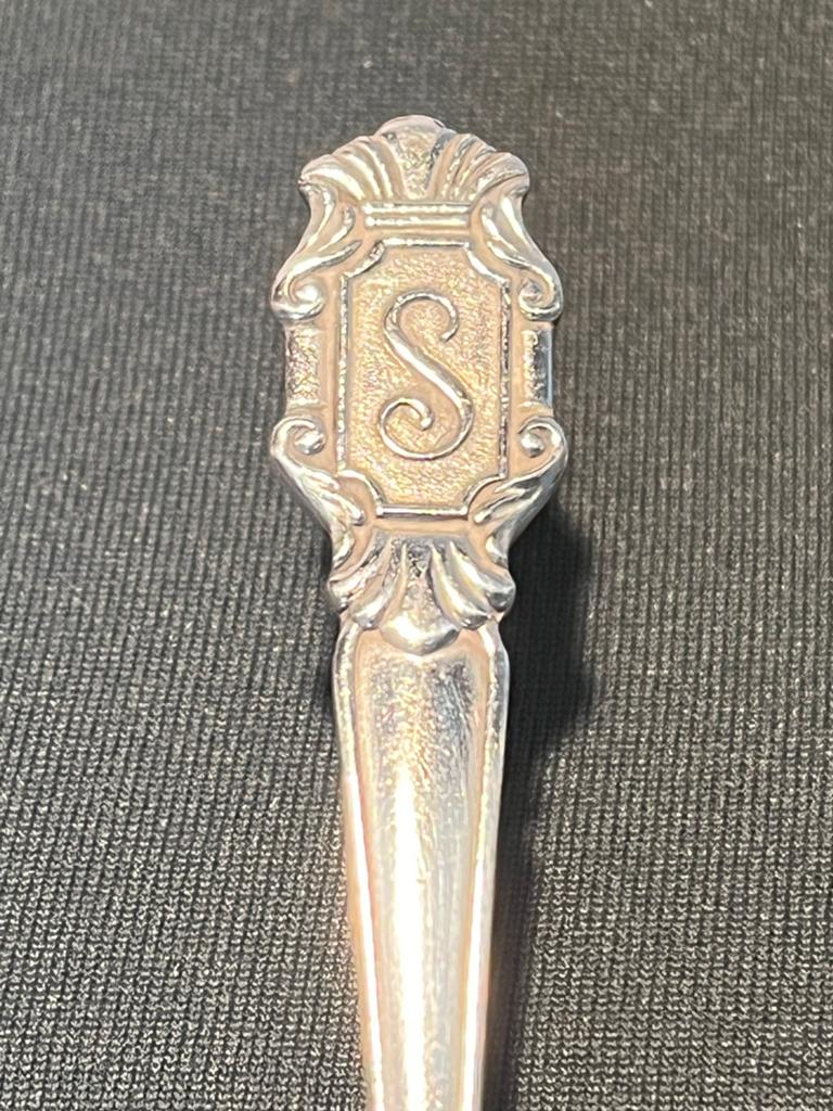 Vintage bewerkt lepeltje S., Antiek en Kunst, Ophalen of Verzenden