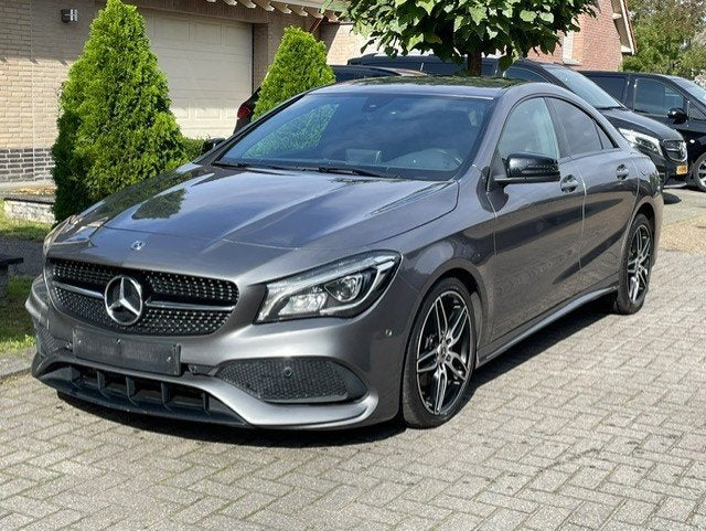 Mercedes-Benz CLA-klasse 180 AMG LINE MOTOR DEFECT NAVI PDC, Automaat, Sedan, Zilver of Grijs, Benzine
