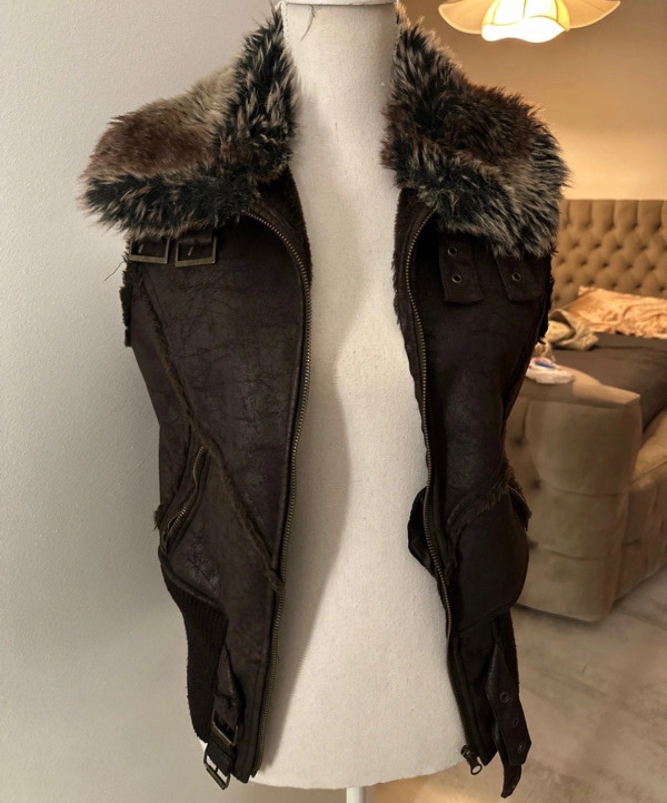 Mooie bruine bodywarmer met bontkraag - Maat M/38, Ophalen of Verzenden, Zo goed als nieuw, Maat 38/40 (M), Bruin