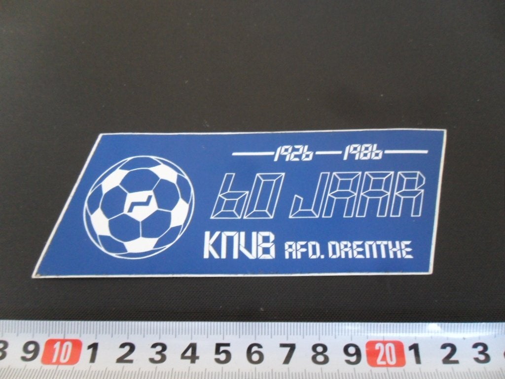 sticker KNVB afd. Drenthe 60 jaar 1926 - 1986  Voetbal, Ophalen, Zo goed als nieuw