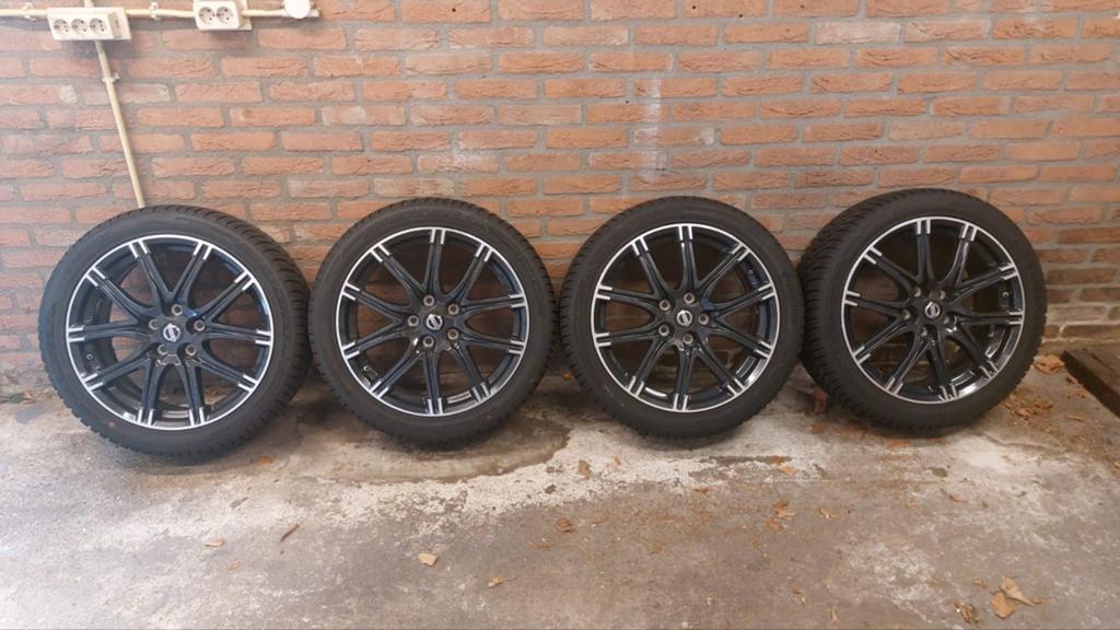 5x114.3 enkei nissan nismo velgen met zgan winter banden, Auto-onderdelen, Ophalen of Verzenden, Gebruikt