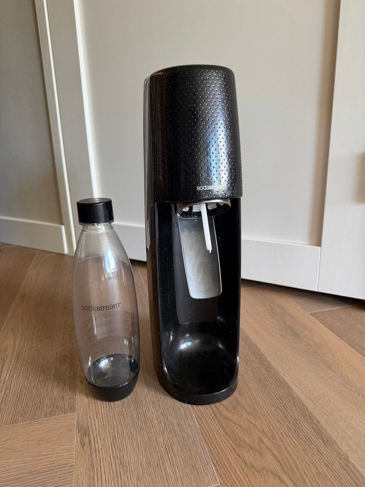 Sodastream met fles - Maak je eigen bruiswater!, Ophalen of Verzenden, Zo goed als nieuw