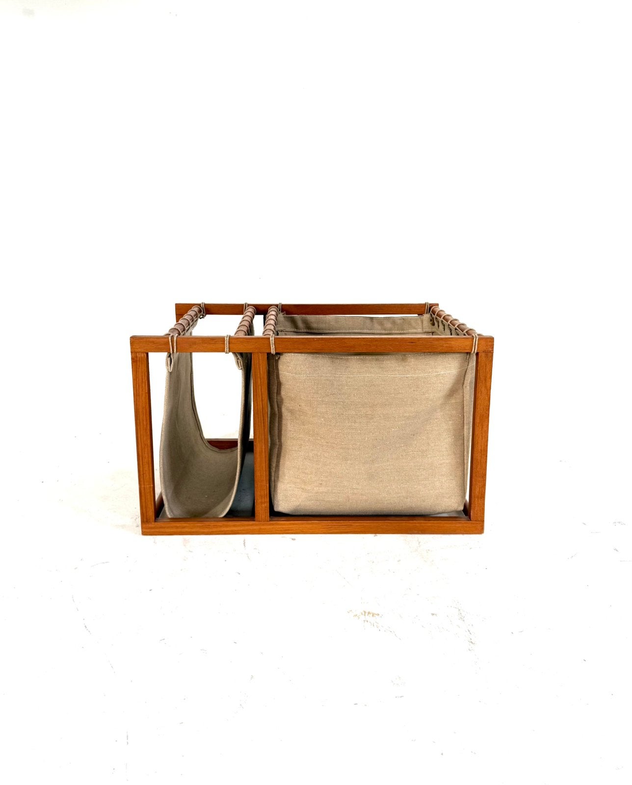 Vintage Deense lectuurbak, teak & canvas ‘60, Zo goed als nieuw, Hout, Bijzettafel met lectuurbak, Nvt
