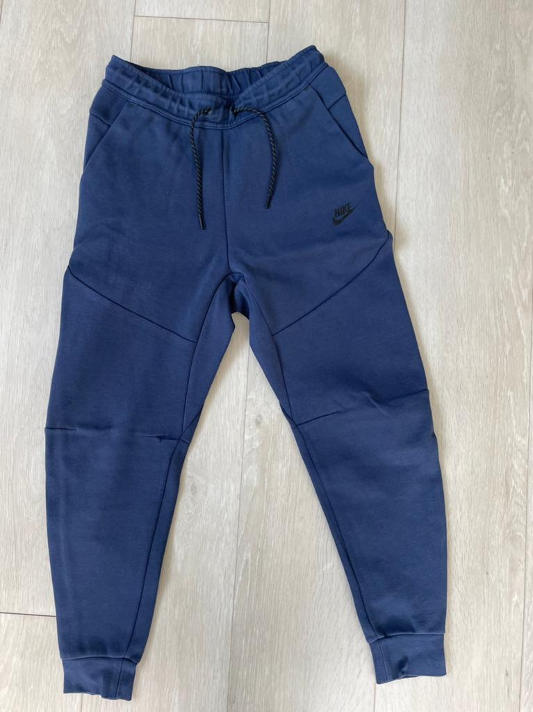 Nike tech fleece joggingsbroek jongens, maat S, Blauw, Ophalen of Verzenden, Zo goed als nieuw, Voetbal