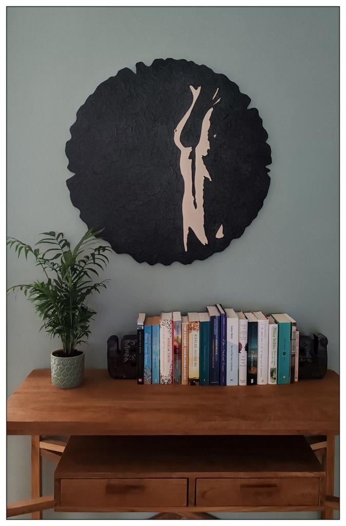 Ronde muurdecoratie met abstract figuur /vrouwelijk naakt, Antiek en Kunst, Kunst | Overige Kunst, Ophalen of Verzenden