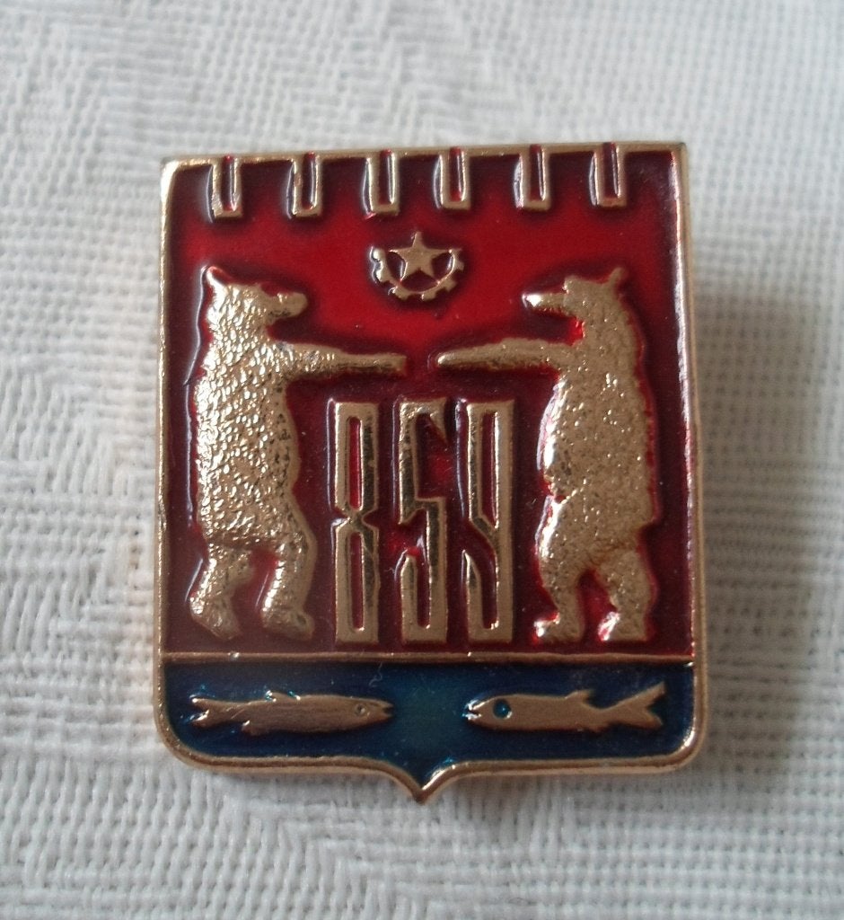 3 broches Novgorod / Penza / Sochi. 1 euro per stuk. Metaal, Verzamelen, Speldjes, Pins en Buttons, Ophalen of Verzenden, Zo goed als nieuw