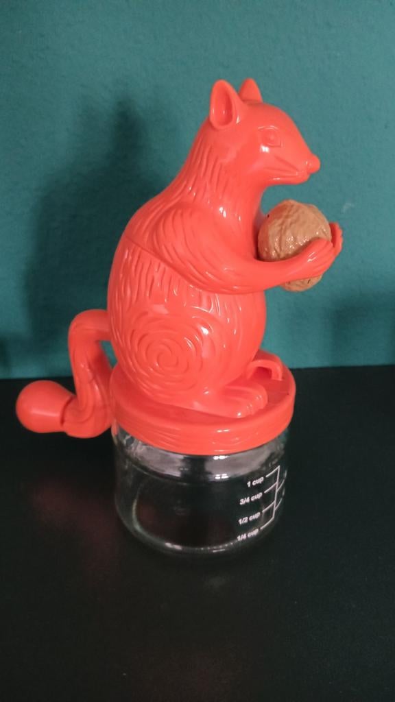 Leuke eekhoorn notenkraker van Jay met opvangbakje, Kunststof, Ophalen of Verzenden, Overige merken, Oranje