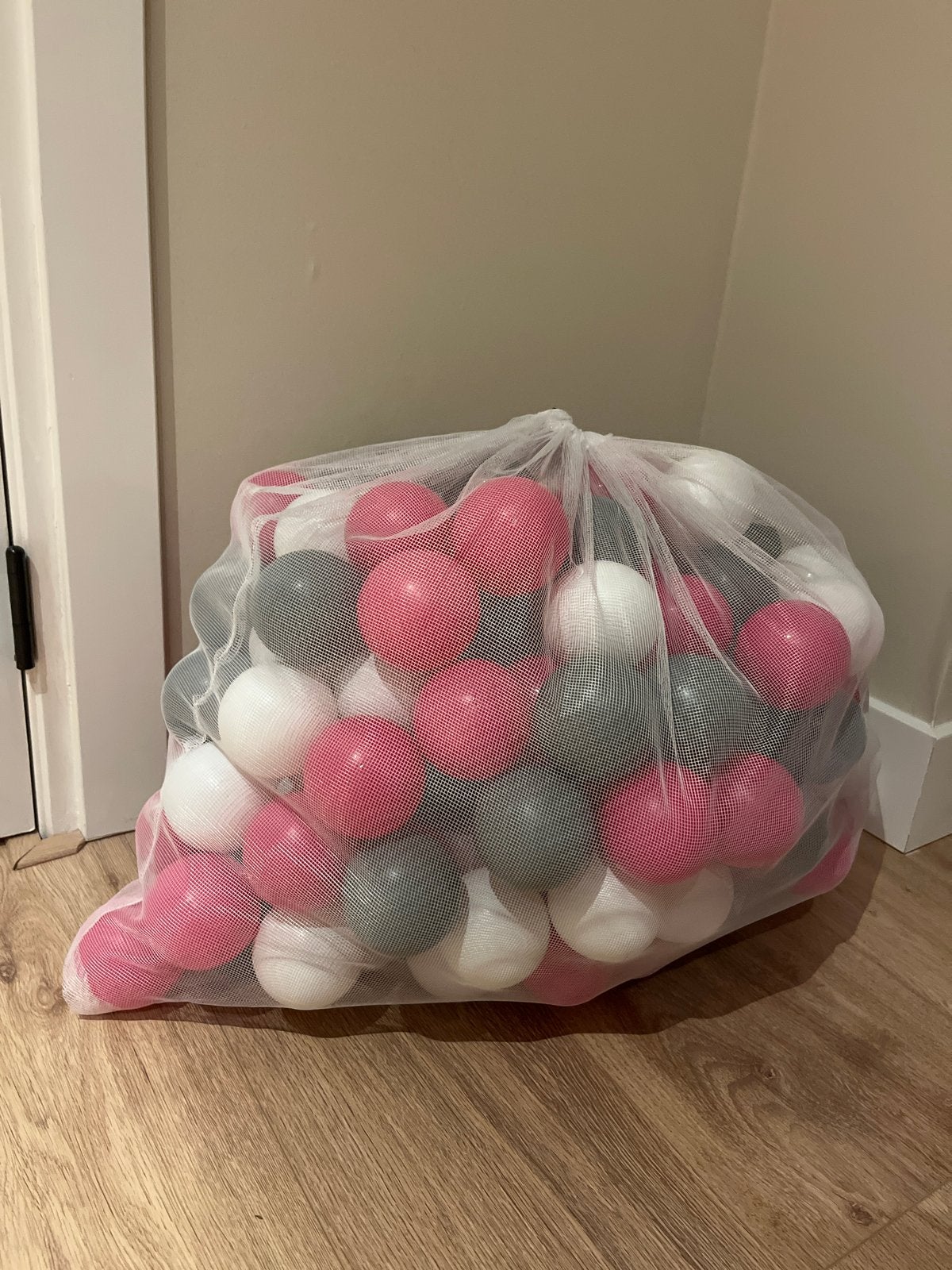 Ballenbak ballen (roze, grijs, wit), Ophalen, Gebruikt, Jongen of Meisje
