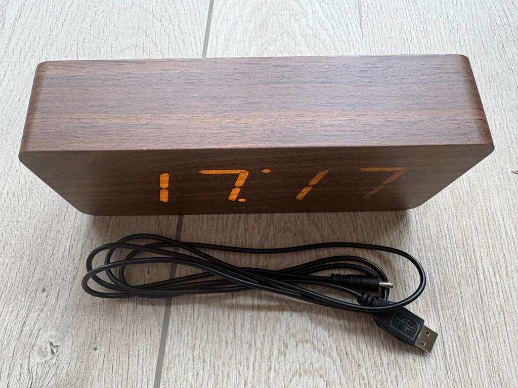 Karlsson Tube - Houten Digitale Wekker, Ophalen of Verzenden, Zo goed als nieuw, Digitaal