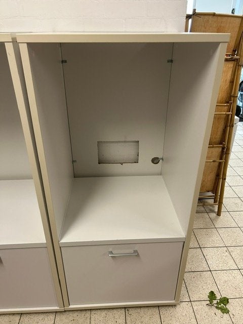 Te koop waskasten van de wastoren