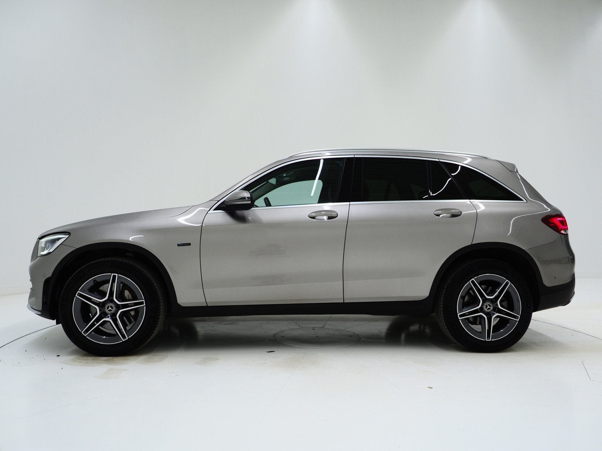 Mercedes-Benz GLC 300e 4MATIC AMG | Sfeerlicht | Camera | Sp, Automaat, Gebruikt, Zwart, 4 cilinders