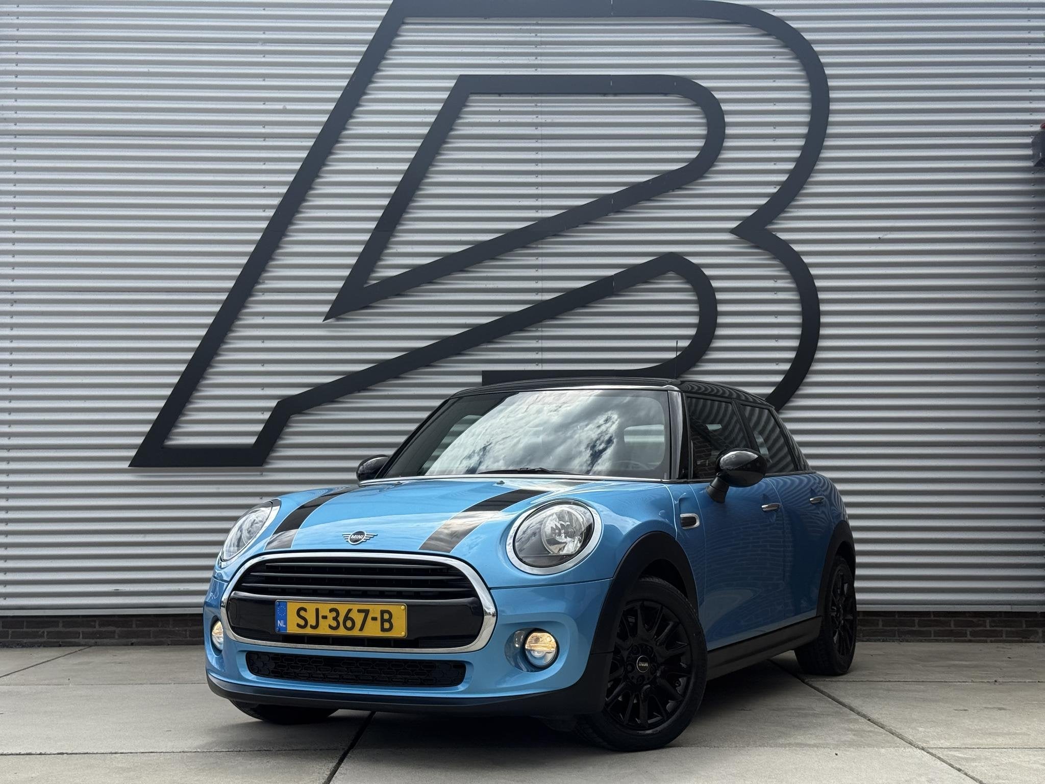 MINI 5-Deurs 1.5 Cooper 2e Eigenaar|Cruise|Pano|PDC|Navi|Ele, Voorwielaandrijving, 136 pk, Blauw, Leder en Stof