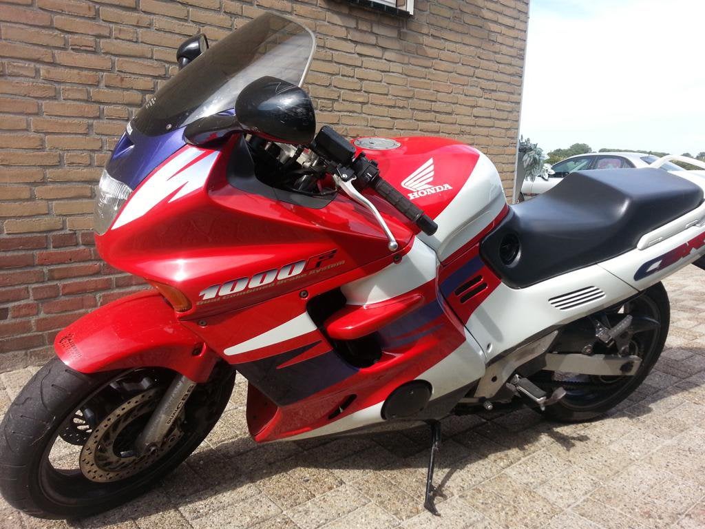 Honda CBR1000F, Ophalen