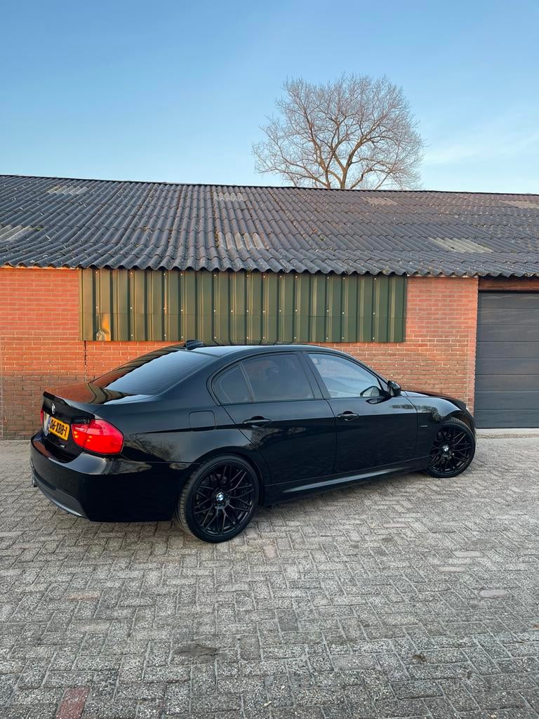 BMW 3-Serie 3.0 I 325 carbon sport editie AUT 2012 Zwart, Automaat, 745 kg, Achterwielaandrijving, 1435 kg