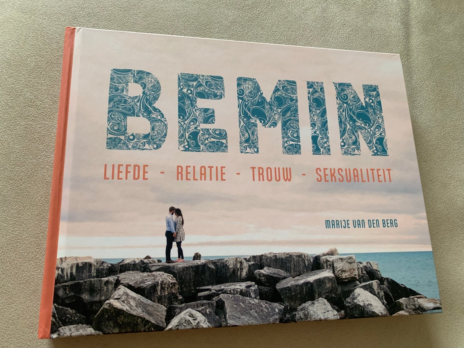 Bemin: Liefde, Relatie, Trouw, Seksualiteit - Marije van den, Ophalen of Verzenden, Gelezen, Christendom | Protestants