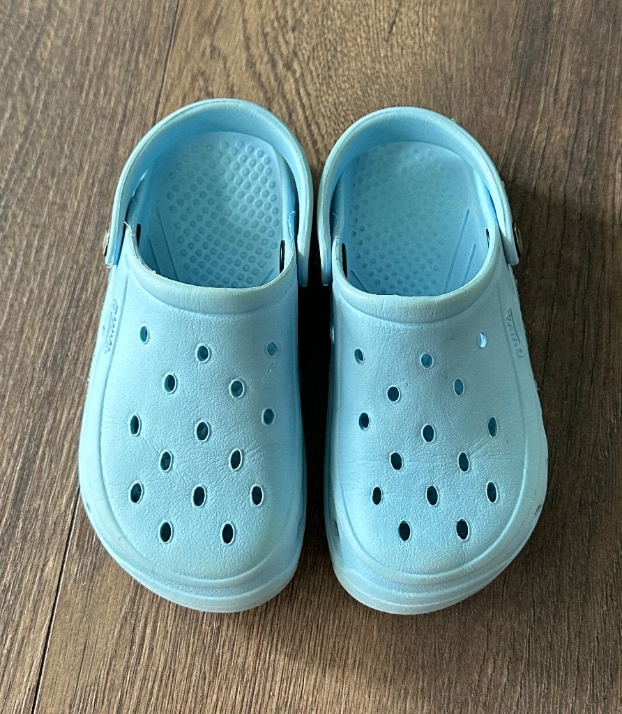 Lichtblauwe crocs clogs rubber clompen klompen schoen 27-28, Jongen of Meisje, Schoenen, Nieuw, Ophalen of Verzenden