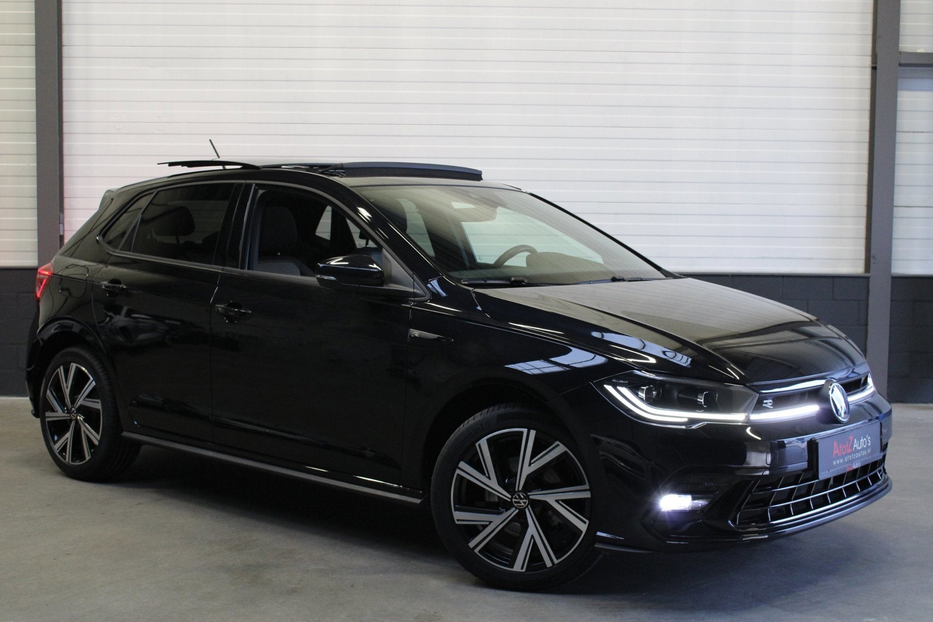 Volkswagen POLO 1.0 TSI R-Line PANO ACC CARPLAY CAMERA NAVI, Gebruikt, Euro 6, 116 pk, Zwart