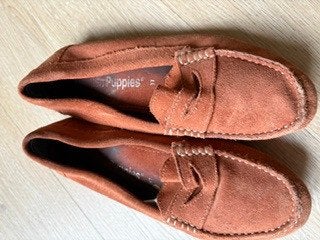 Platte Hush puppies echt leer leuke kleur 37, Ophalen, Instappers, Oranje, Zo goed als nieuw