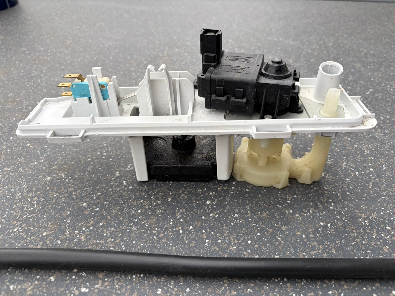 Gebruikte condensdroger pomp (Indesit IDC75B(EU)), Ophalen, Gebruikt