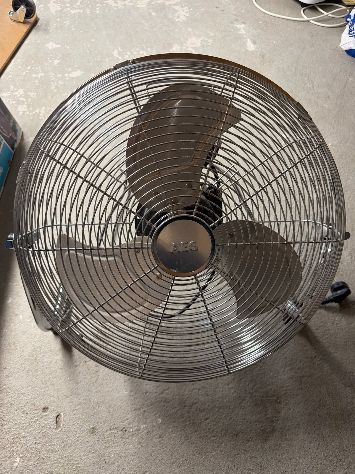 AEG Vloerventilator VL 5606 WM N - Krachtig en Duurzaam, Witgoed en Apparatuur, Ventilatoren, Ophalen of Verzenden, Gebruikt, Vloerventilator