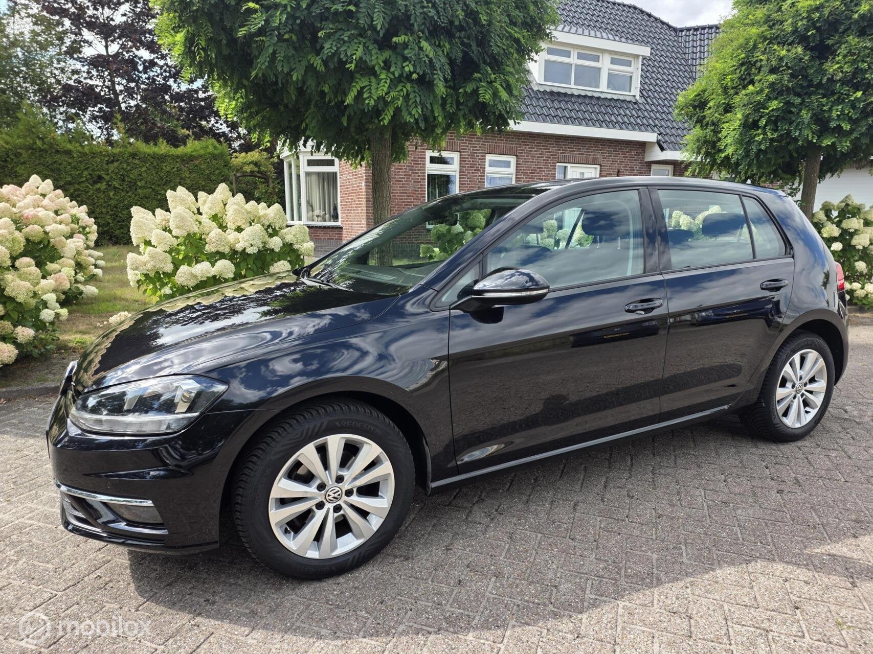 Volkswagen Golf 1.0 TSI carplay/clima/navi, Auto's, Stof, Gebruikt, Zwart, Origineel Nederlands