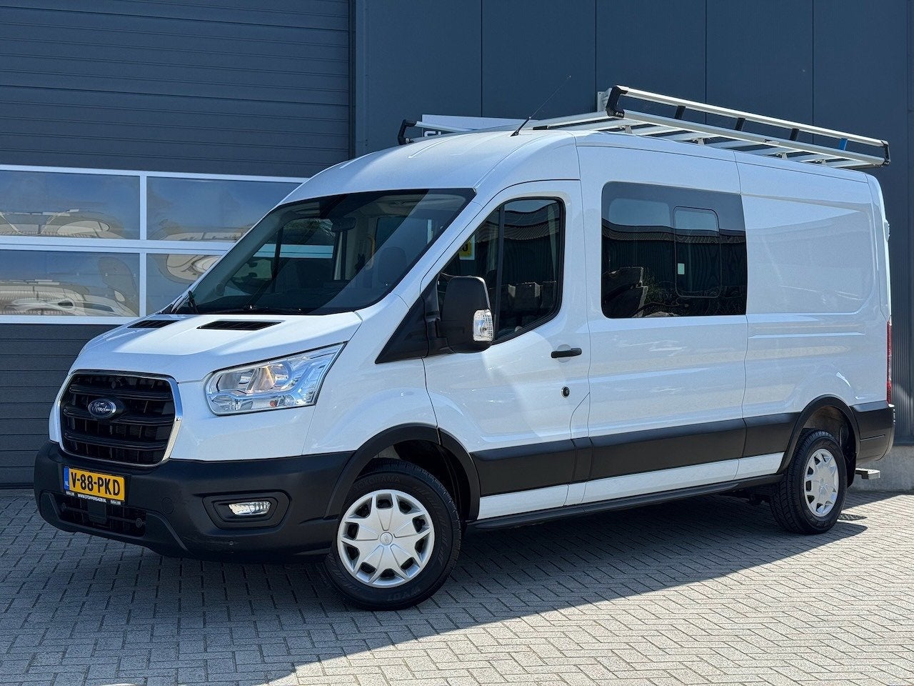 Ford Transit 350 2.0 TDCI 170pk L3H2 DC 6-pers Trend | Trekh, Auto's, Stof, 4 cilinders, Parkeersensor, 2800 kg