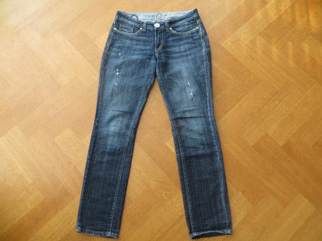 Spijkerbroek Jeans SOS met mooie details Mt 42 Made in Italy, Ophalen of Verzenden, Zo goed als nieuw, Blauw, W33 - W36 (confectie 42/44)