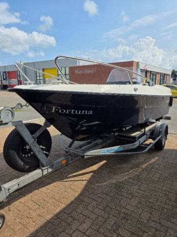 Speedboot 140 PK motor 4-Takt | Uttern  | Incl. Trailer, Watersport en Boten, Ophalen, Zo goed als nieuw, Waterski's