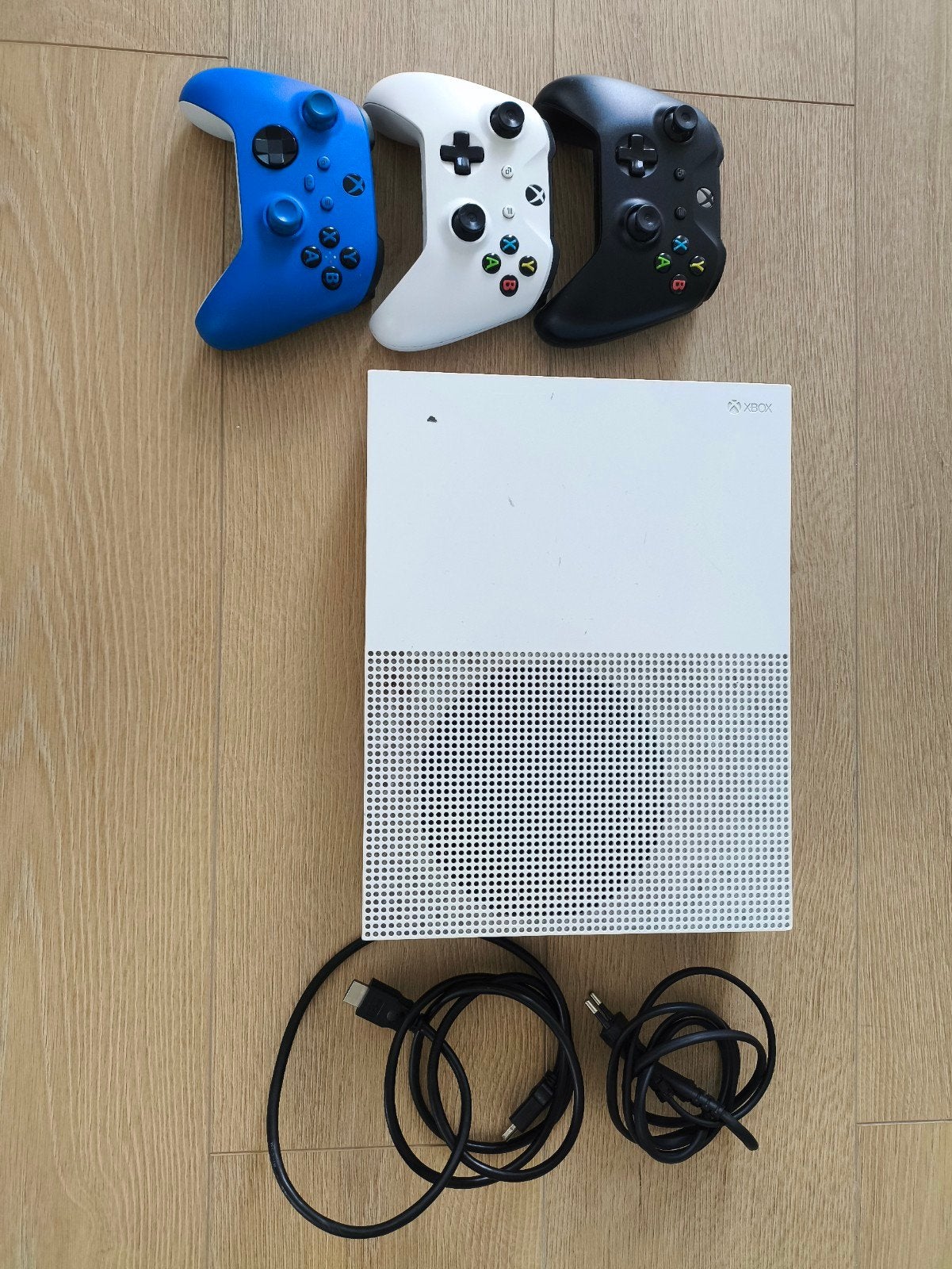 Xbox One S 1TB + 3 controllers + kabels, Spelcomputers en Games, Ophalen, Gebruikt, Xbox One S All-digital, 1 TB