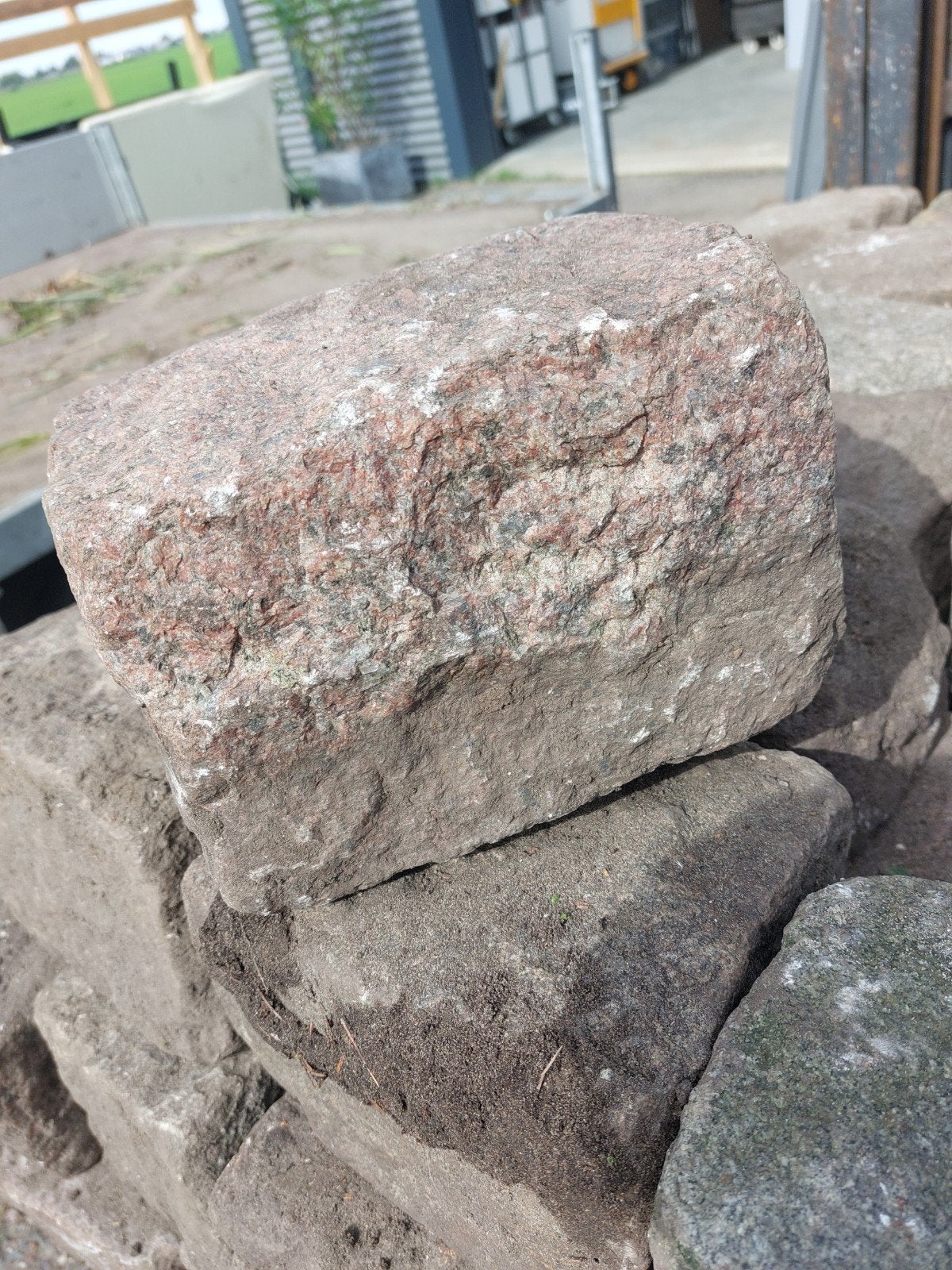 120 Gebruikte natuursteen keiien - rood/grijs, Tuin en Terras, Ophalen, Gebruikt, Klinkers, Natuursteen