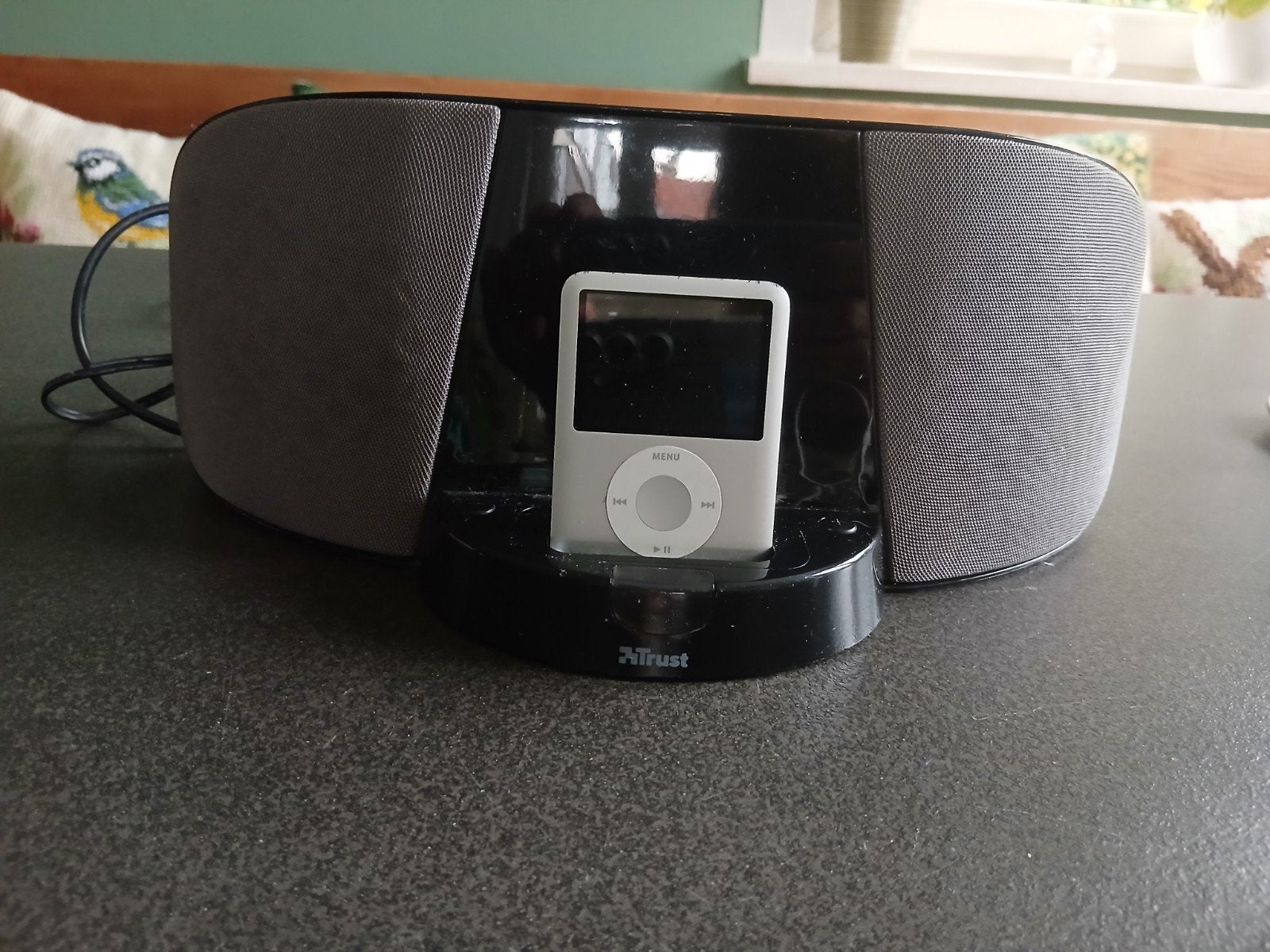 iPod Nano met oplaad/afspeelstation, Gebruikt, Ophalen of Verzenden, Nano, Zilver